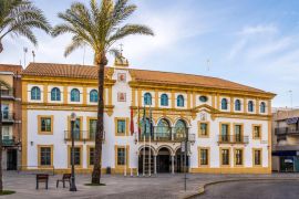 Lais Puzzle - Rathaus am Ort der Verfassung in der Stadt Dos Hermanas bei Sevilla in Spanien - 2.000 Teile
