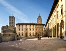Lais Puzzle - Arezzo: Piazza Grande der Hauptplatz der Stadt Arezzo, Toskana, Italien - 1.000 Teile