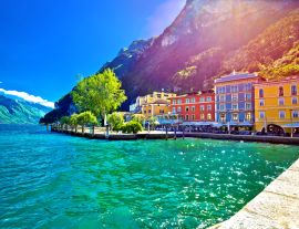 Lais Puzzle - Blick auf die Uferpromenade von Riva del Garda bei Sonnenuntergang - 1.000 Teile