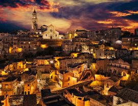 Lais Puzzle - Matera, Basilikata, Italien: Landschaft der Altstadt in der Abenddämmerung unter einem dramatischen Himmel - 1.000 Teile