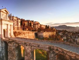Lais Puzzle - Bergamo, Porta san Giacomo, alte Tür zur Oberstadt von Bergamo, Italien - 1.000 Teile