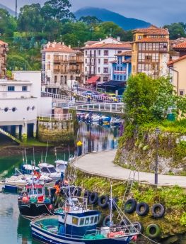 Lais Puzzle - Llanes, ein schönes und lebhaftes Fischerdorf am Kantabrischen Meer, Fürstentum Asturien, Nordwestspanien - 1.000 Teile