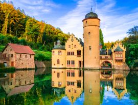 Lais Puzzle - Schönes romantisches Schloss Mespelbrunn in Deutschland - 1.000 Teile