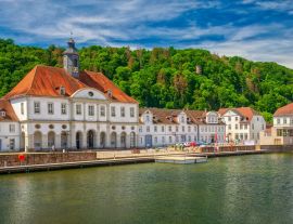 Lais Puzzle - Altes Rathaus von Bad Karlshafen mit Weserhafen, Hessen - 1.000 Teile