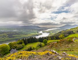 Lais Puzzle - Die irische Grenze, Flagstaff Viewpoint auf dem Fatham Hill in der Nähe von Newry, von wo aus man einen herrlichen Blick über den Carlingford Lough, die Mourne Mountains und Cooley Mountains - 1.000 Teile
