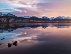 Lais Puzzle - Überblick über die Stadt Ushuaia in Argentinien bei Sonnenaufgang. - 1.000 Teile