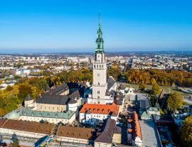 Lais Puzzle - Polen, Częstochowa. Das befestigte Kloster Jasna Góra und die Kirche auf dem Hügel. Berühmter historischer Ort und polnischer katholischer Wallfahrtsort mit der wundertätigen Ikone der Schwarzen Madonna. Luftaufnahme im Herbst - 1.000 Teile