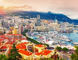 Lais Puzzle - Fürstentum Monaco. Malerischer Panoramablick auf Monaco bei Sonnenuntergang. Blick auf Wohngebäude, Casino, Hafen mit Luxusyachten. Monaco ist ein beliebtes Reiseziel für Glücksspiel - 1.000 Teile