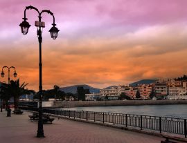 Lais Puzzle - Die Stadt Chalkida, Euböa, Griechenland mit dramatischem Himmel - 1.000 Teile