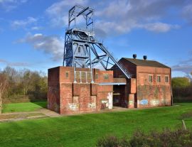 Lais Puzzle - Barnsley Main Pit Head & Winding Gear, jetzt ein Grade II Listed Monument, England - 1.000 Teile