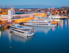 Lais Puzzle - Blick auf Motorboote in der Stadt Friedrichshafen, Deutschland - 1.000 Teile