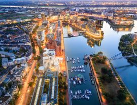 Lais Puzzle - Blick auf die Stadt Düsseldorf, Deutschland. - 1.000 Teile