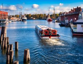 Lais Puzzle - Blick auf den Hansahafen an der Trave in der Hansestadt Lübeck, Deutschland. - 1.000 Teile