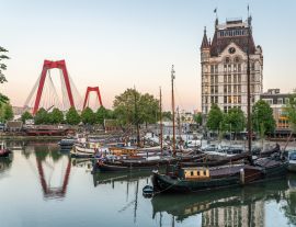Lais Puzzle - Rotterdam Stadt, Alter Hafen ältester Teil des Hafens, historisches Werftdock, Altes Schiff, Openlucht Binnenvaart Museum, Haringvliet und die Willemsbrug Brücke in der Abenddämmerung im Sommer, Niederlande - 1.000 Teile