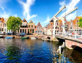 Lais Puzzle - Historische Altstadt von Alkmaar, Nordholland, mit typischen Grachtenhäusern und Zugbrücke - 1.000 Teile