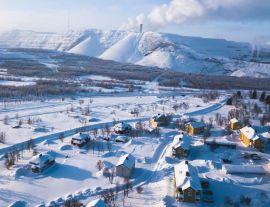 Lais Puzzle - Winteransicht von Kiruna, der nördlichsten Stadt Schwedens, Provinz Lappland, winterlich sonniges Bild, aufgenommen von einer Drohne - 1.000 Teile