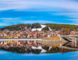 Lais Puzzle - Blick auf die Insel Froso und die Skyline von Östersund in Schweden - 1.000 Teile