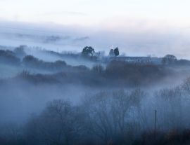 Lais Puzzle - Kalter, nebliger Morgen in walisischer Landschaft - 1.000 Teile