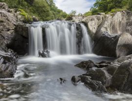 Lais Puzzle - Cenarth, Carmarthenshire, Wales, Blick auf den Wasserfall Cenarth Falls - 1.000 Teile