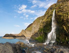 Lais Puzzle - Wasserfall am Tresaith Beach, Cardigan Bay, Wales - 1.000 Teile