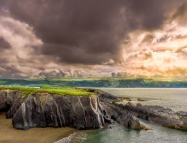 Lais Puzzle - Küstenweg Cardigan, Wales, dramatischer Himmel - 1.000 Teile
