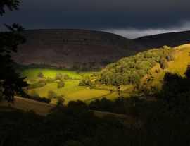 Lais Puzzle - Ein Blick auf das Eglwyseg-Tal auf dem Weg vom Horseshoe Pass bei Llangollen, Nordwales - 1.000 Teile