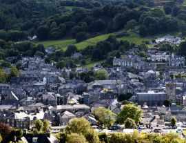 Lais Puzzle - Gesamtansicht von Dolgellau, Gwynedd - 1.000 Teile