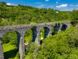 Lais Puzzle - Luftaufnahme des Pontsarn-Viadukts bei Morlais und Merthyr Tydfil in Südwales. Das Viadukt ist jetzt Teil des Wander- und Radwegenetzes Taff Trail. - 1.000 Teile