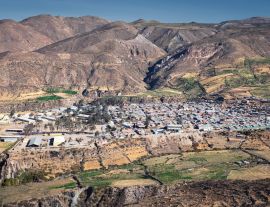 Lais Puzzle - Panoramablick auf die Stadt Putre, Hauptstadt der Provinz Parinacota, in der Region Arica und Parinacota, Chile - 1.000 Teile