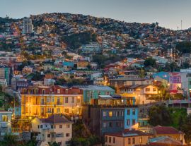 Lais Puzzle - Blick über einen der Hügel von Valparaiso in Chile in der Abenddämmerung - 1.000 Teile