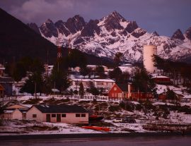Lais Puzzle - Blick auf Puerto Williams bei Sonnenaufgang vom Beagle-Kanal aus gesehen, Chile - 1.000 Teile