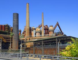 Lais Puzzle - Alte Eisenhütte in Völklingen. Die Völklinger Hütte wurde von der UNESCO zum Weltkulturerbe erklärt, Deutschland - 1.000 Teile