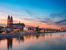 Lais Puzzle - Magdeburg, Deutschland. Panorama-Stadtlandschaftsbild von Magdeburg, Deutschland, mit Spiegelung der Stadt in der Elbe bei Sonnenuntergang - 1.000 Teile