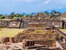 Lais Puzzle - Blick auf das Panorama der heiligen Stätte Monte Alban in Mexiko - 1.000 Teile