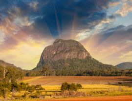 Lais Puzzle - Glass House Mountains National Park in Australien mit dramatischem Sonnenlicht - 1.000 Teile
