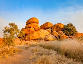 Lais Puzzle - Karlu Karlu, auch bekannt als The Devil's Marbles, ist ein beliebtes Ziel für Reisende im australischen Outback. Die Devil's Marbles befinden sich im Red Centre des Northern Territory, Australien - 1.000 Teile