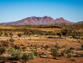 Lais Puzzle - Rotes Zentrum Landschaft mit entfernten Blick auf Mount Sonder Northern Territory Outback Australien - 1.000 Teile