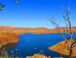 Lais Puzzle - Hoch oben Blick auf den schönen Lake Argyle in der Nähe von Kununurra, Westaustralien an einem warmen sonnigen Tag mit blauem Himmel - 1.000 Teile