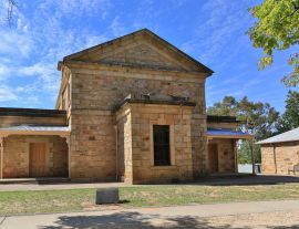 Lais Puzzle - Das historische Gerichtsgebäude (erbaut 1859) in Beechworth, Victoria, Australien - 1.000 Teile
