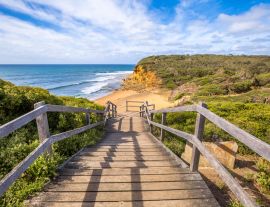 Lais Puzzle - Spaziergang am legendären Bells Beach - dem Strand des Kultfilms Point Break, in der Nähe von Torquay, dem Tor zur Surf Coast von Victoria, Australien - 1.000 Teile