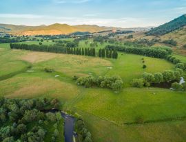 Lais Puzzle - Luftbildlandschaft von Wiesen und Weiden des Mitta Mitta Valley in der Nähe von Eskdale, Victoria, Australien bei Sonnenuntergang - 1.000 Teile