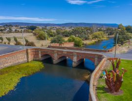 Lais Puzzle - Luftaufnahme der roten Brücke in der Stadt Campbell in Tasmanien, Australien - 1.000 Teile