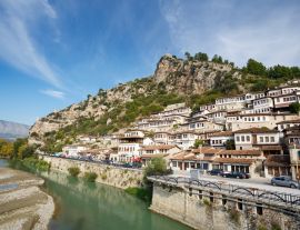 Lais Puzzle - Berat, Albanien. Traditionelle Häuser - 1.000 Teile