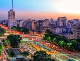 Lais Puzzle - Luftaufnahme von Buenos Aires, in der Dämmerung, entlang der Avenue du 9. Juli - 1.000 Teile