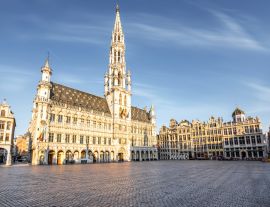 Lais Puzzle - Blick auf das Rathaus am Grand Place in der Altstadt von Brüssel während des sonnigen Wetters in Belgien - 1.000 Teile