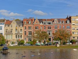 Lais Puzzle - Häuserreihe im eklektischen Jugendstil am Ufer der Ixelles-Seen, Brüssel, Belgien - 1.000 Teile