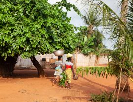 Lais Puzzle - Donne in einem Dorf in Benin, Afrika - 1.000 Teile