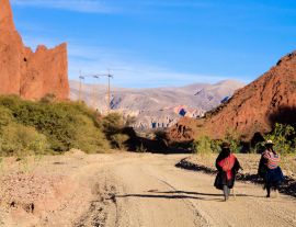 Lais Puzzle - Bolivianische Menschen entlang einer unbefestigten Straße, Bolivien - 1.000 Teile