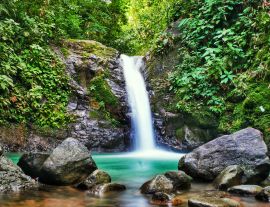 Lais Puzzle - Wunderschöner Wasserfall in Costa Rica Uvita mit Langzeitbelichtung - 1.000 Teile