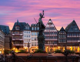 Lais Puzzle - Frankfurt Altstadtplatz am Römerberg mit Justitia-Statue - 1.000 Teile